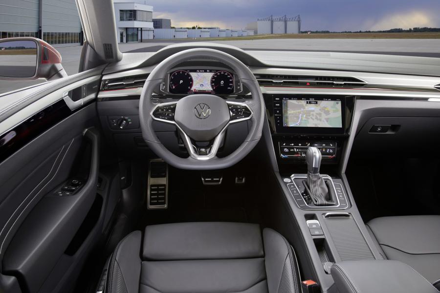 Торпедо Volkswagen Arteon R-Line 2020 года  (WW) (фото 41 из 47)
